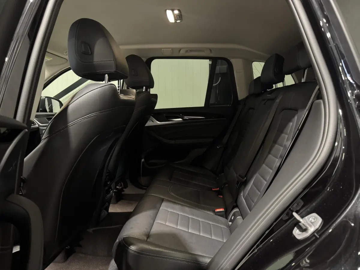 xDrive30e Business | navi | leder | led |