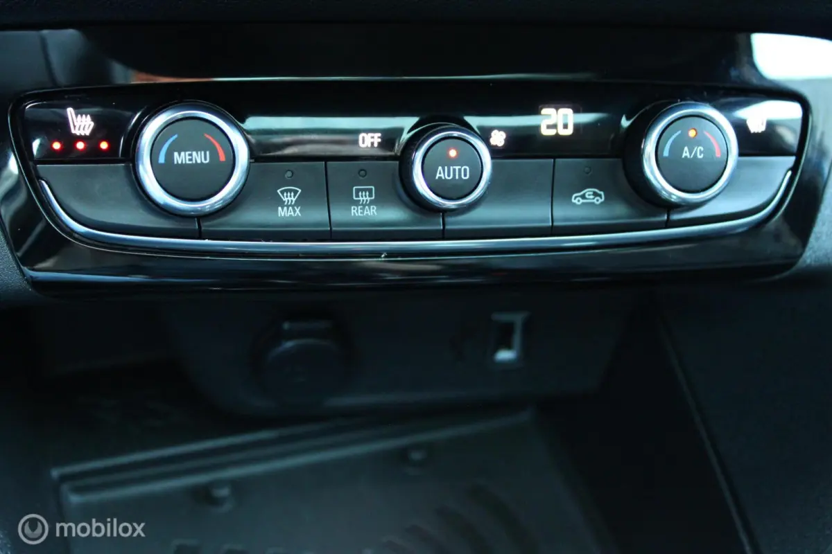 Ultimate 50 kWh, Panoramadak, Sportstoelen, Zwart dak, Zwarte hemel, Pdc voor + achter + camera, Stoel-stuurverwarming, Ful Ledverlichting, Keyless go/entry