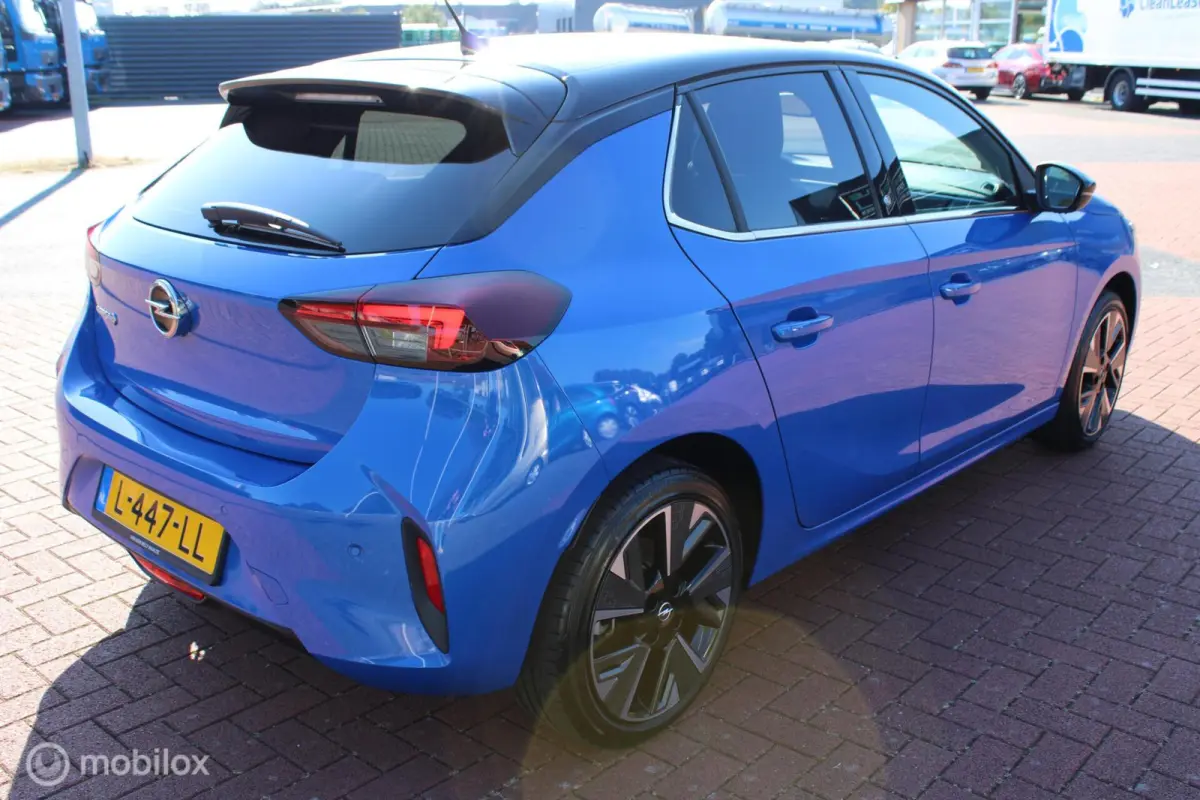 Ultimate 50 kWh, Panoramadak, Sportstoelen, Zwart dak, Zwarte hemel, Pdc voor + achter + camera, Stoel-stuurverwarming, Ful Ledverlichting, Keyless go/entry
