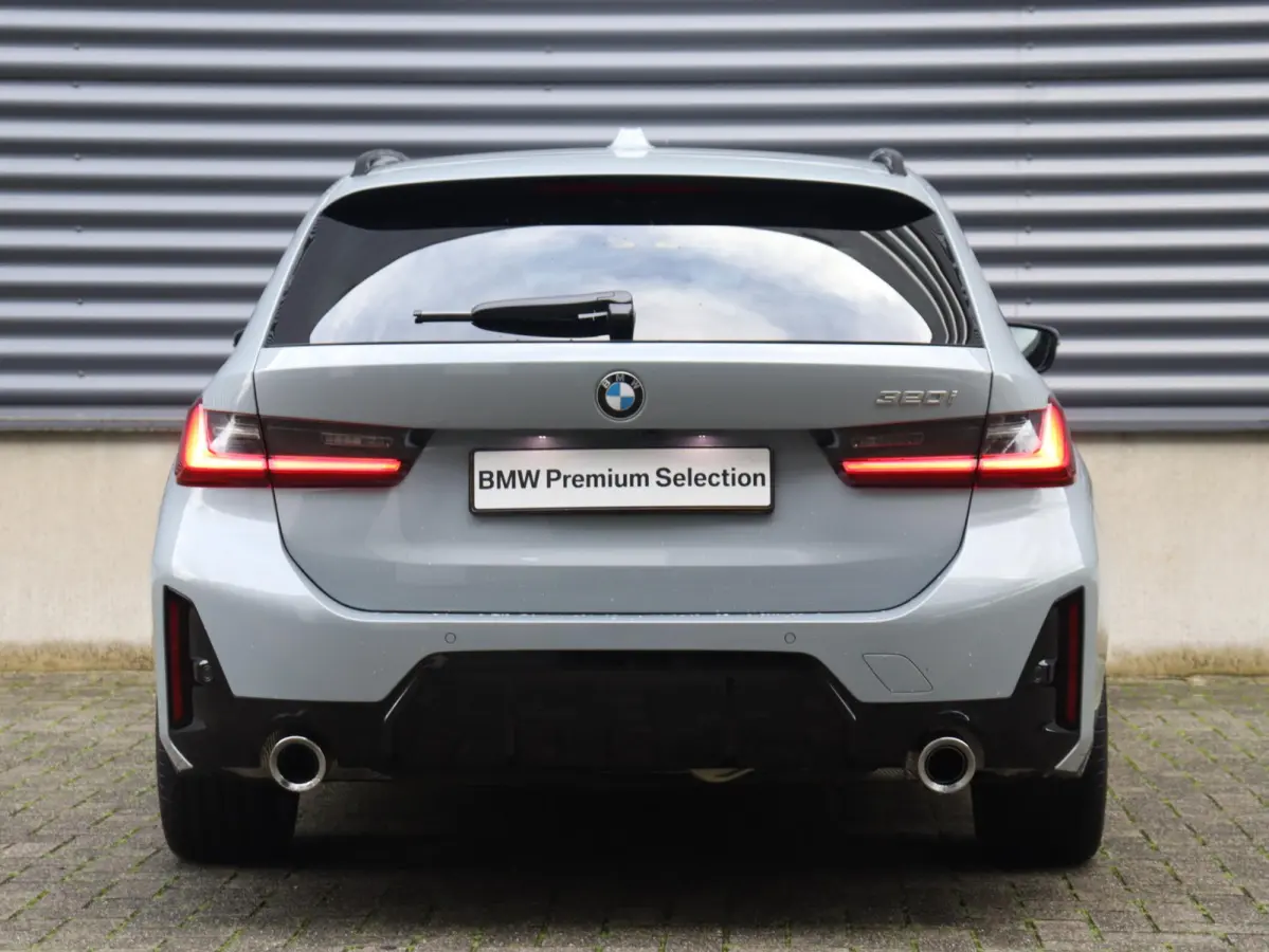 320i | M Sportpakket | Panodak | Trekhaak | Adaptive Cruise Control | Hi-Fi | Camera | Comfort Access | 18'' LMV