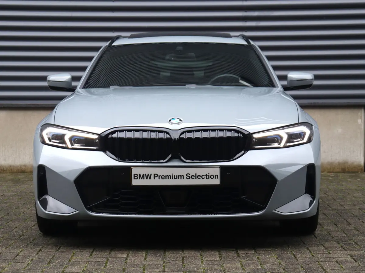 320i | M Sportpakket | Panodak | Trekhaak | Adaptive Cruise Control | Hi-Fi | Camera | Comfort Access | 18'' LMV