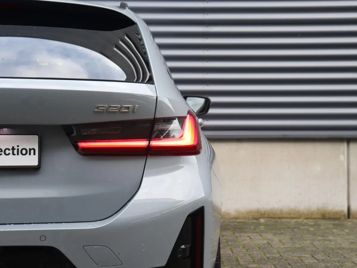 320i | M Sportpakket | Panodak | Trekhaak | Adaptive Cruise Control | Hi-Fi | Camera | Comfort Access | 18'' LMV