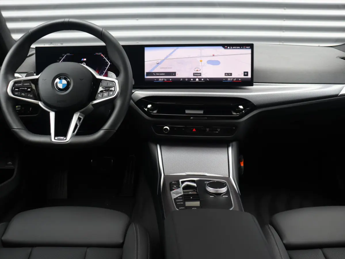 320i | M Sportpakket | Panodak | Trekhaak | Adaptive Cruise Control | Hi-Fi | Camera | Comfort Access | 18'' LMV