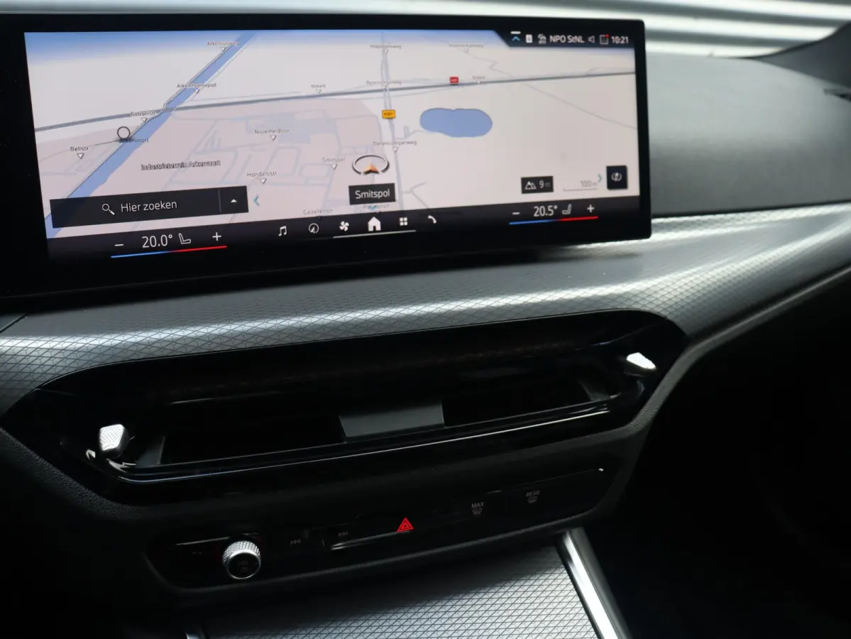 320i | M Sportpakket | Panodak | Trekhaak | Adaptive Cruise Control | Hi-Fi | Camera | Comfort Access | 18'' LMV