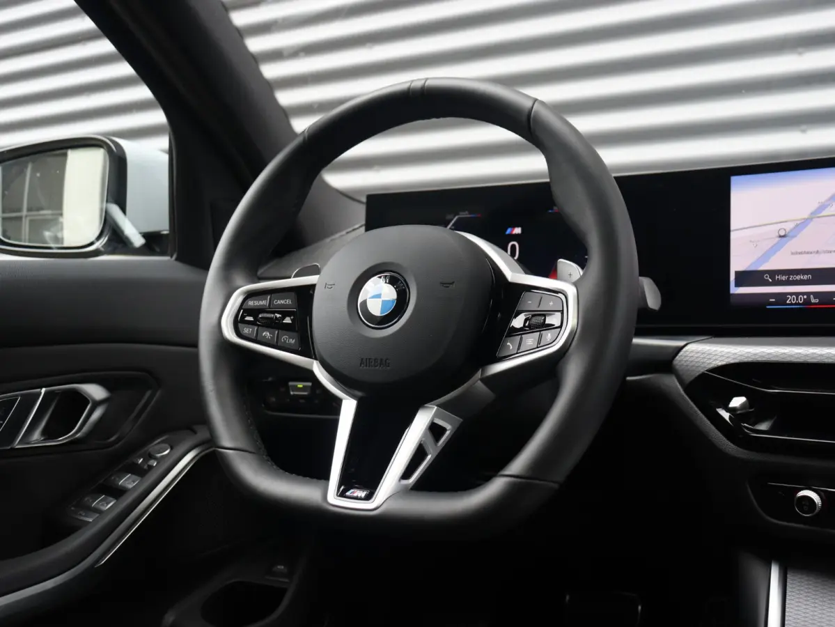320i | M Sportpakket | Panodak | Trekhaak | Adaptive Cruise Control | Hi-Fi | Camera | Comfort Access | 18'' LMV