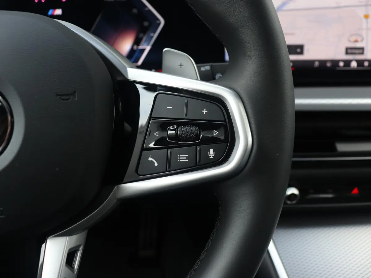 320i | M Sportpakket | Panodak | Trekhaak | Adaptive Cruise Control | Hi-Fi | Camera | Comfort Access | 18'' LMV