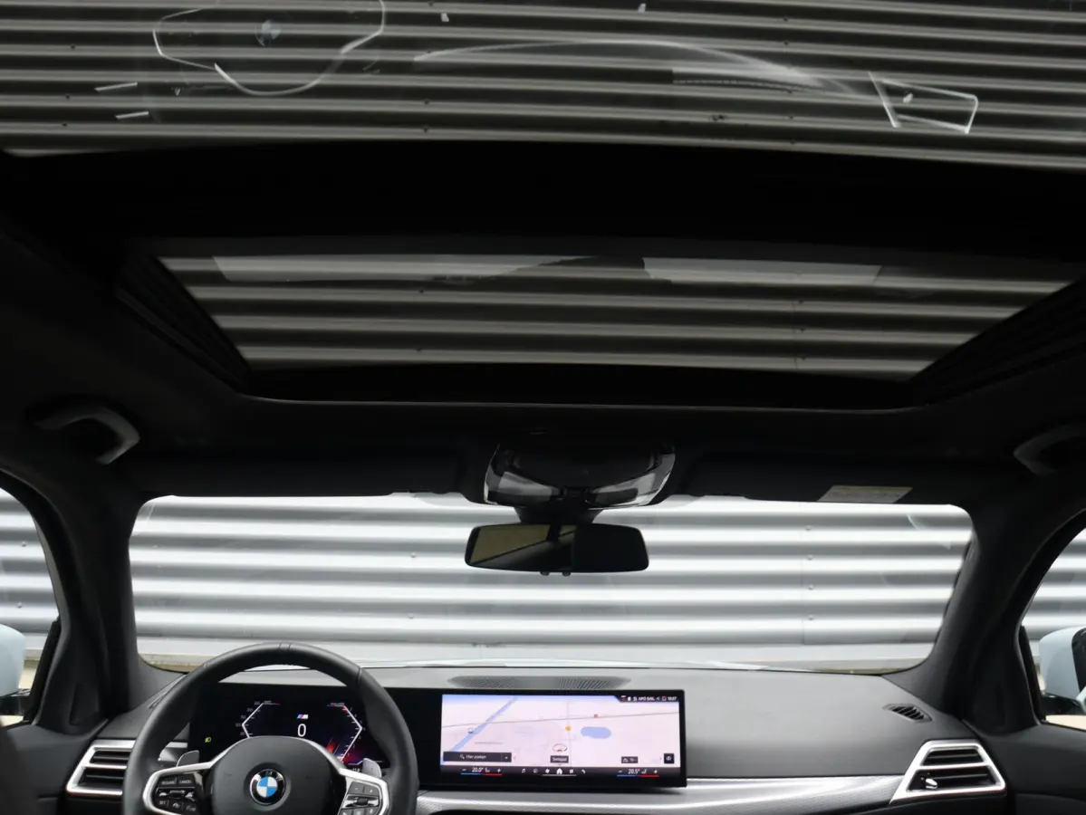 320i | M Sportpakket | Panodak | Trekhaak | Adaptive Cruise Control | Hi-Fi | Camera | Comfort Access | 18'' LMV