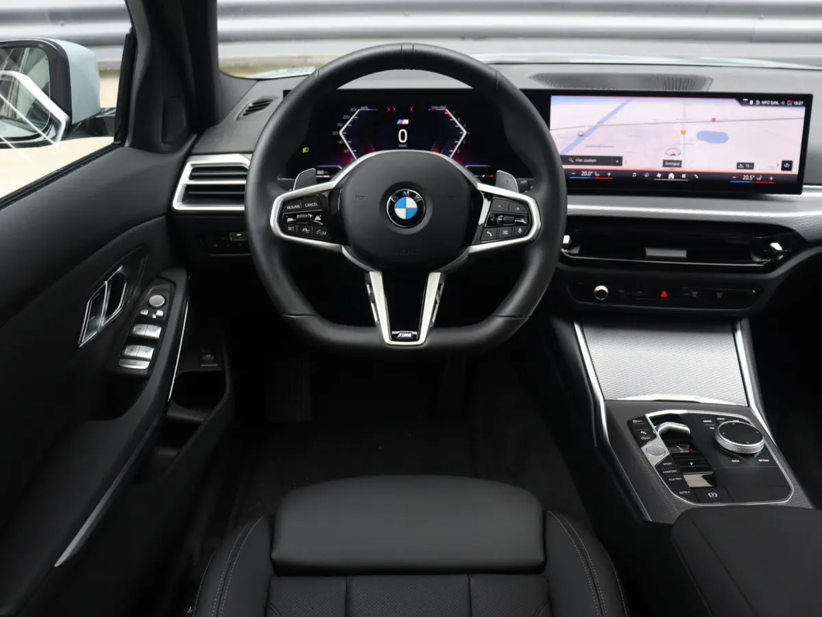 320i | M Sportpakket | Panodak | Trekhaak | Adaptive Cruise Control | Hi-Fi | Camera | Comfort Access | 18'' LMV