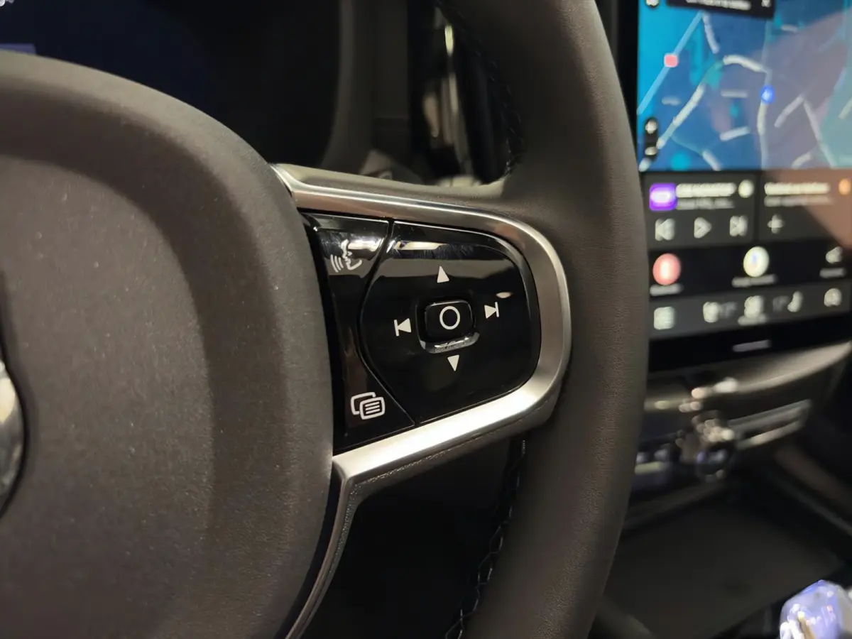 Ultra Black Edition Recharge Plug-In Hybrid AWD | Luchtvering | Trekhaak | Panoramadak | Stoel + Stuur Verwarming | 360 Camera | Memory Stoelen |