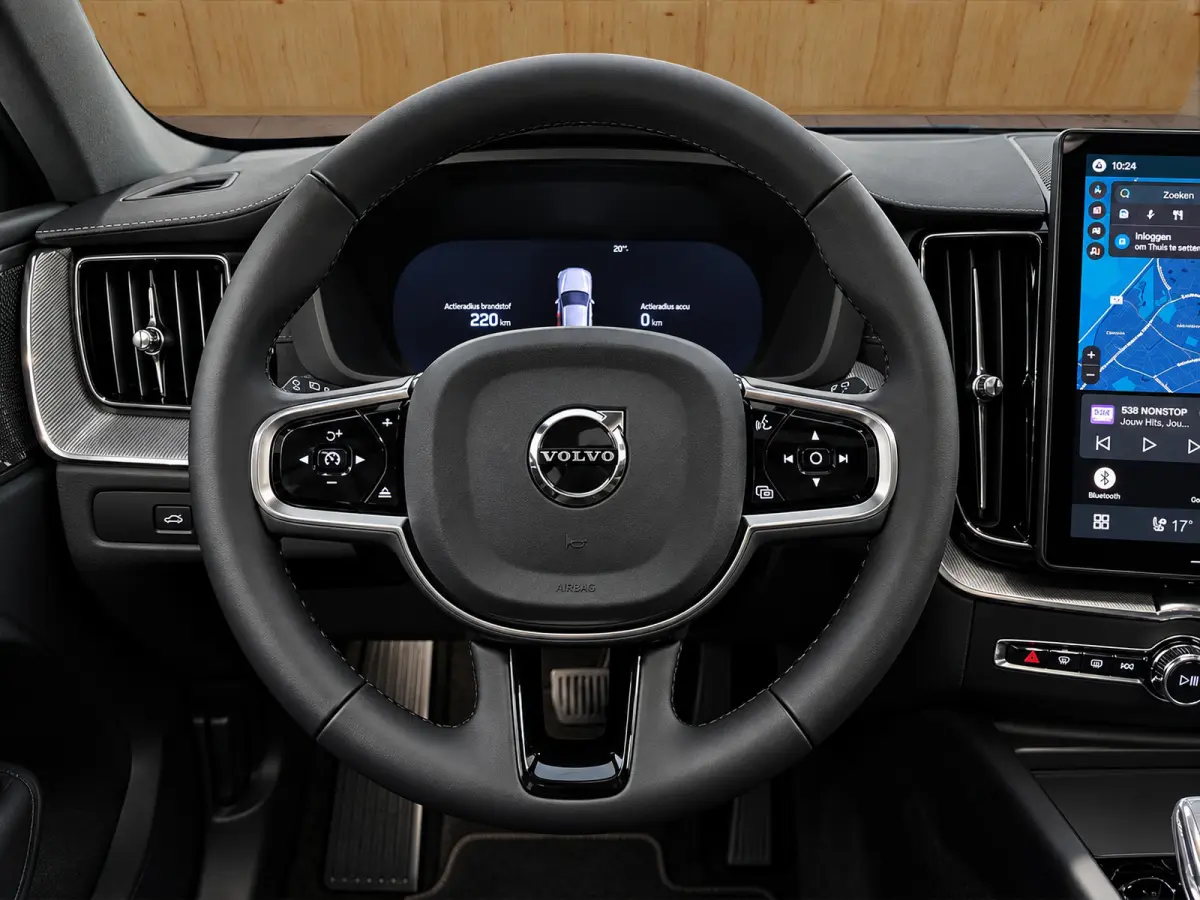 Ultra Black Edition Recharge Plug-In Hybrid AWD | Luchtvering | Trekhaak | Panoramadak | Stoel + Stuur Verwarming | 360 Camera | Memory Stoelen |