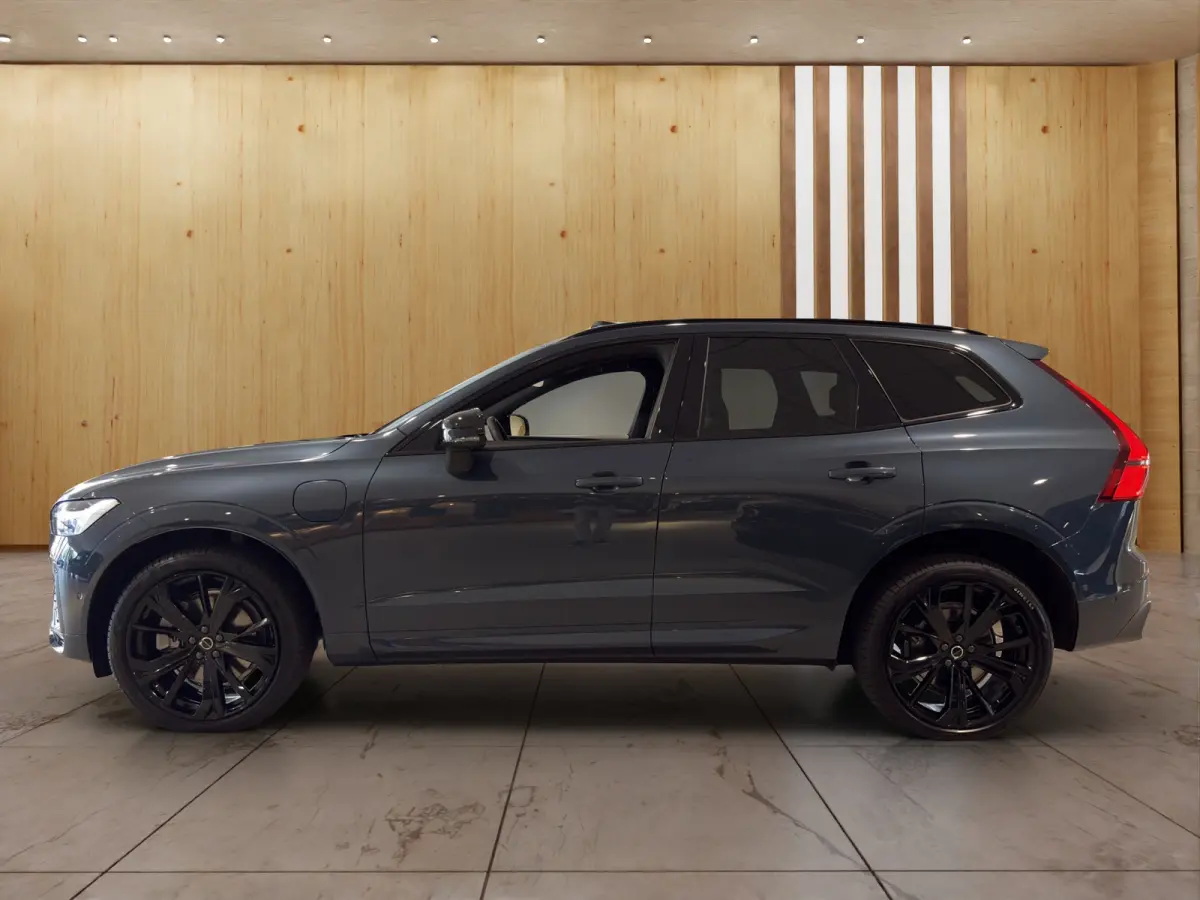 Ultra Black Edition Recharge Plug-In Hybrid AWD | Luchtvering | Trekhaak | Panoramadak | Stoel + Stuur Verwarming | 360 Camera | Memory Stoelen |