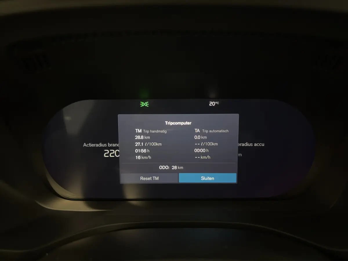 Ultra Black Edition Recharge Plug-In Hybrid AWD | Luchtvering | Trekhaak | Panoramadak | Stoel + Stuur Verwarming | 360 Camera | Memory Stoelen |