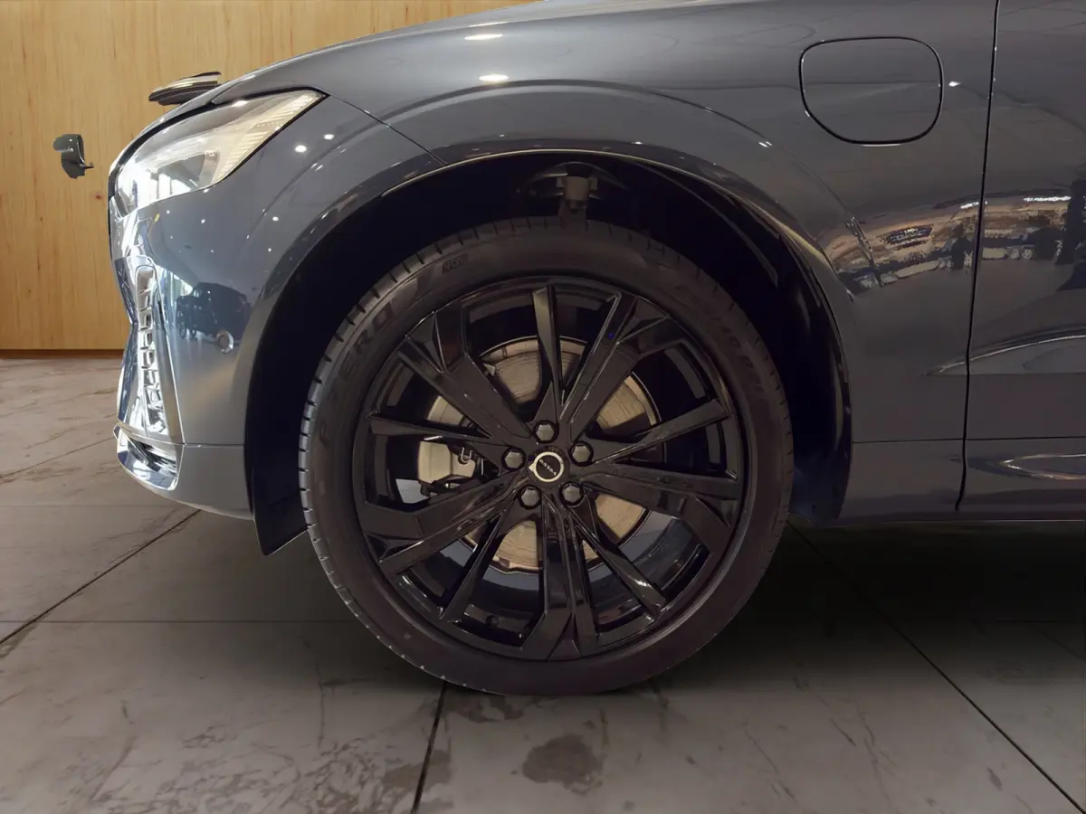 Ultra Black Edition Recharge Plug-In Hybrid AWD | Luchtvering | Trekhaak | Panoramadak | Stoel + Stuur Verwarming | 360 Camera | Memory Stoelen |