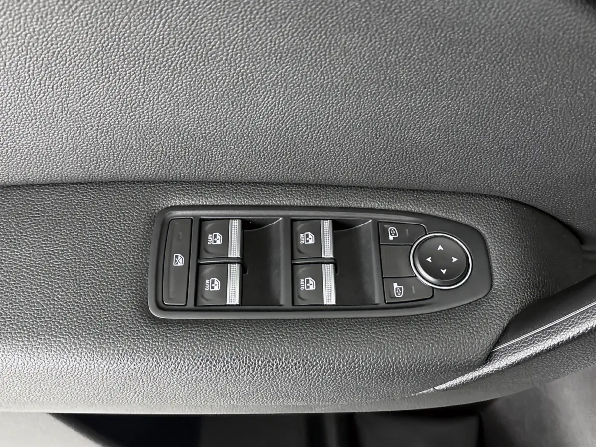1.3 TCe 140PK Zen | DEALER ONDERHOUDEN | CLIMAT CONTROL | CARPLAY | PARK. SENSOREN | LM VELGEN