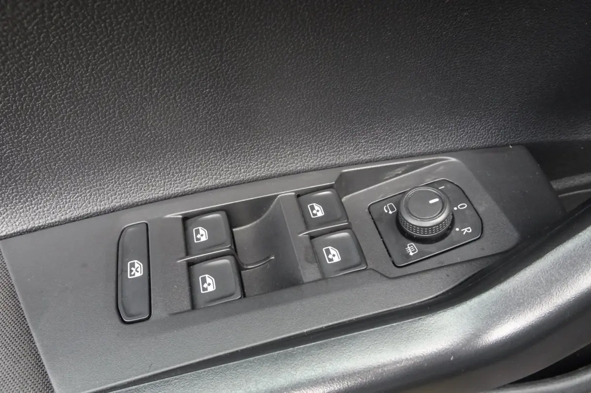 1.0 TSI Life,NL AUTO, NAP, AUTOMAAT, LED, CLIMA, CARPLAY, LMV