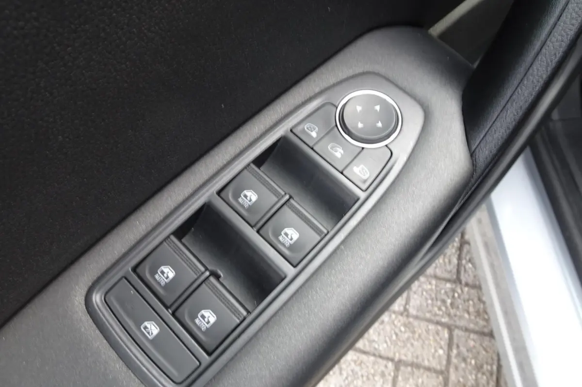 1.0 TCe 90 evolution, NL AUTO, 1E EIG, NAP, CARPLAY, LED, CRUISE ETC