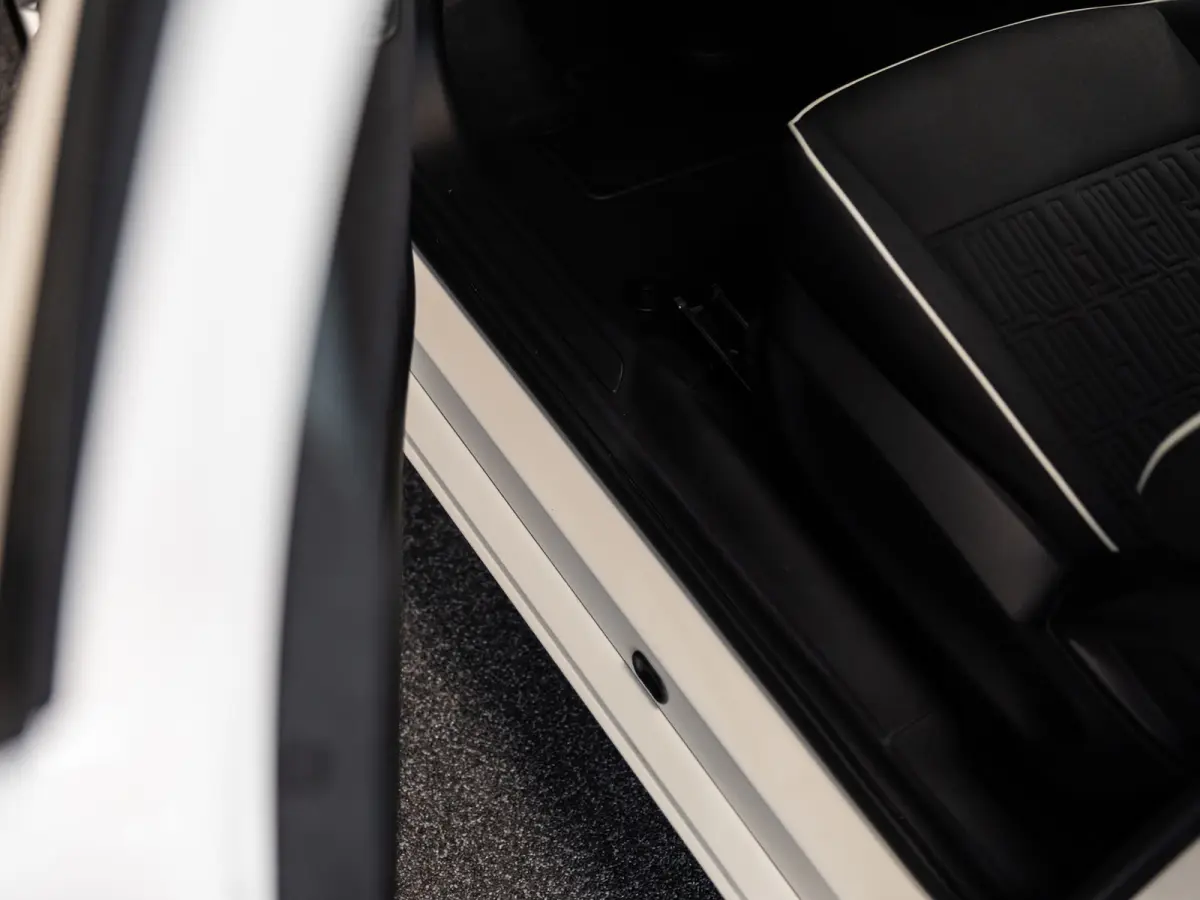 Urban 24 kWh l SoH 96% l Virtueel cockpit l CARPLAY l Keyless entry l BTW auto l 1ste. eig. l Dealer onderh. l ALS NIEUW