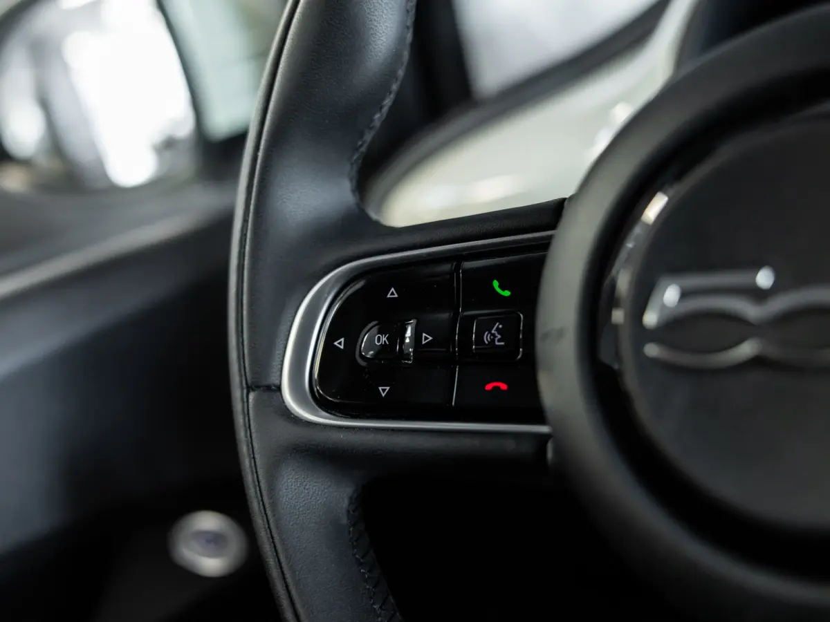 Urban 24 kWh l SoH 96% l Virtueel cockpit l CARPLAY l Keyless entry l BTW auto l 1ste. eig. l Dealer onderh. l ALS NIEUW