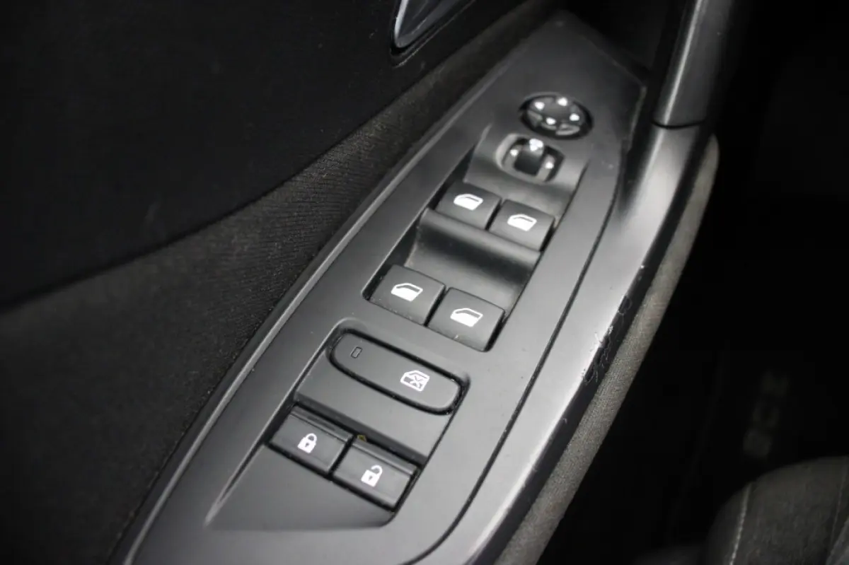 1.2 PureTech Active Pack Business - Digitaal Cockpit, Carplay, Cruise, Afn. Trekaak