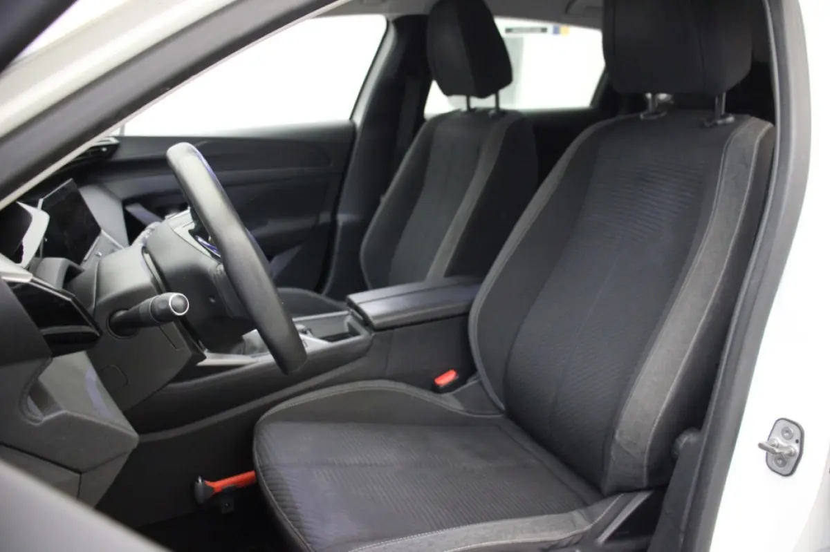 1.2 PureTech Active Pack Business - Digitaal Cockpit, Carplay, Cruise, Afn. Trekaak