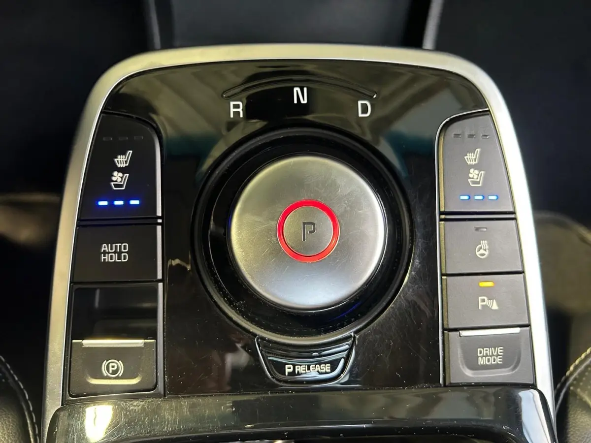 ExecutiveLine 64 kWh | Warmtepomp | Trekhaak Afneembaar + 13-Polige Stekker | Elektrisch verstelbare Voorstoelen | Bestuurdersstoel + Geheugen | Elektrisch Bedienbaar Schuif / Kanteldak | St