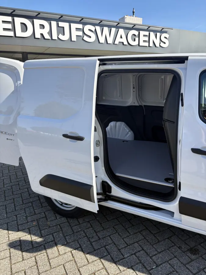Challenger L1 50 kWh 136pk | Airco | Camera | Carplay | Cruise |