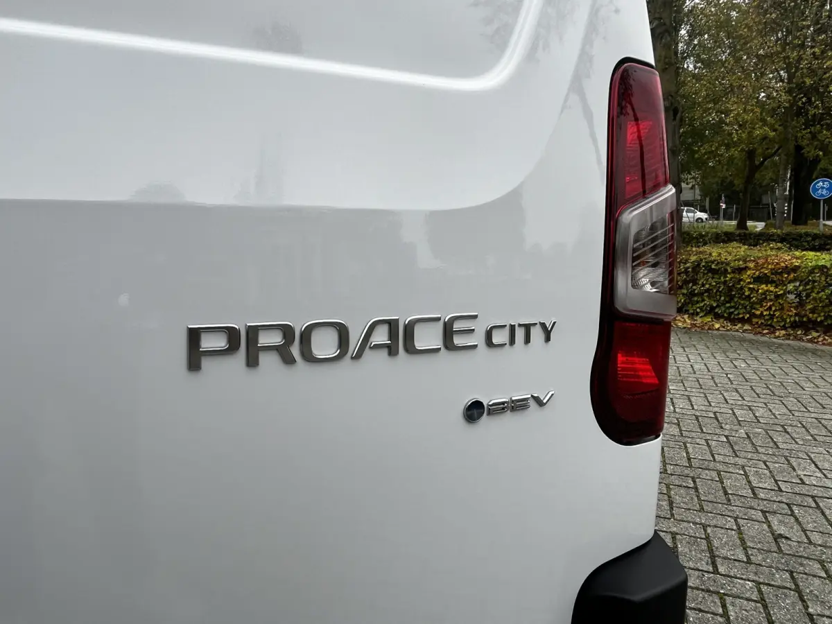 Challenger L1 50 kWh 136pk | Airco | Camera | Carplay | Cruise |