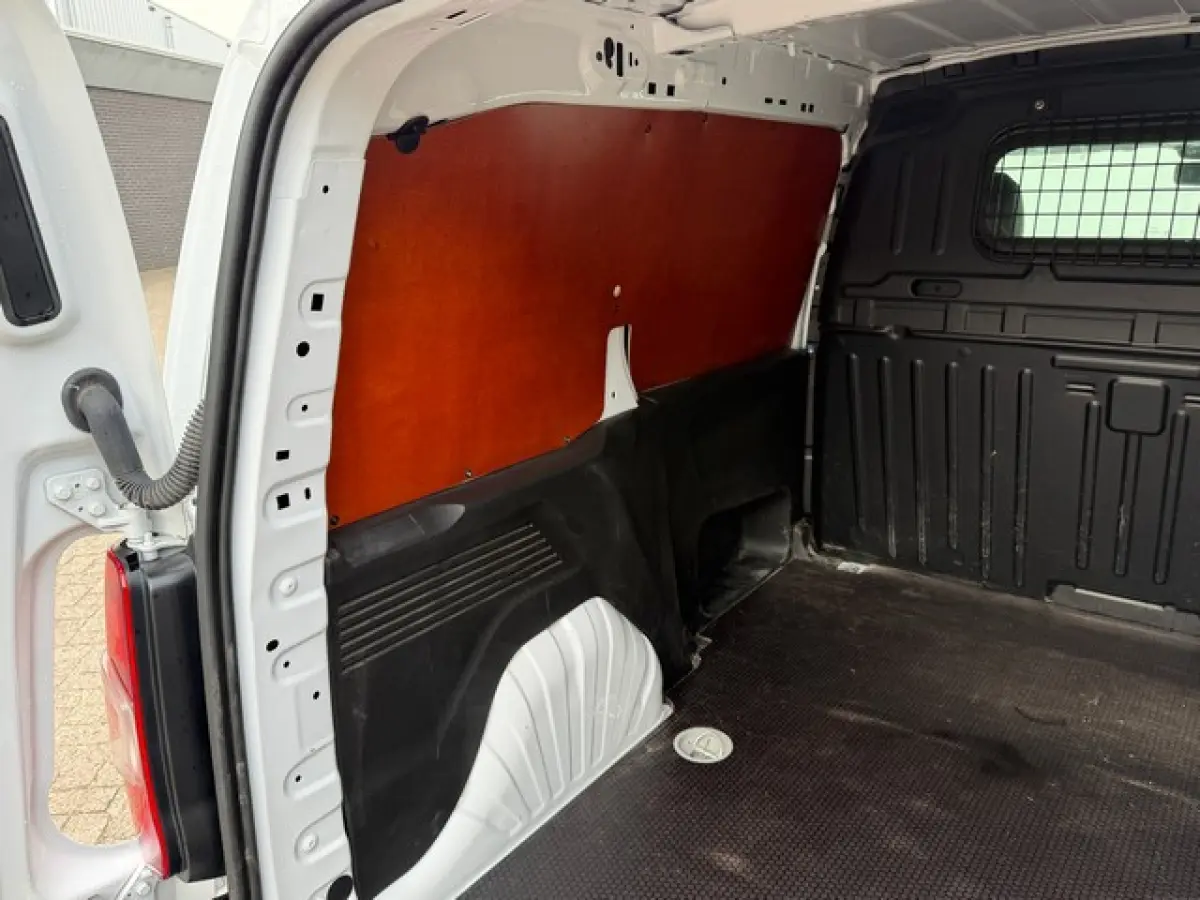 1.5 BlueHDi met Leer, 2 Voorstoelen, PDC, Trekhaak