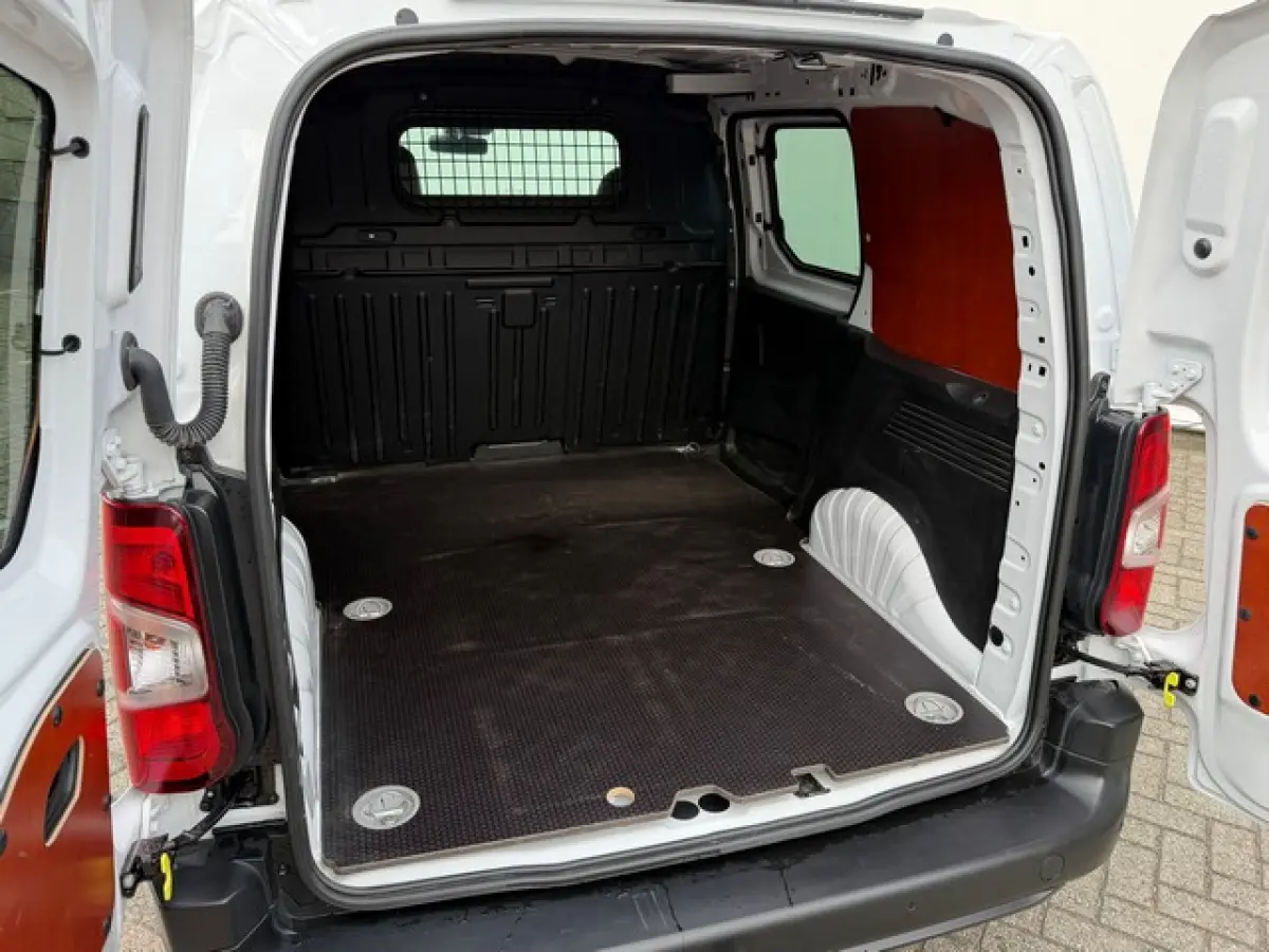 1.5 BlueHDi met Leer, 2 Voorstoelen, PDC, Trekhaak