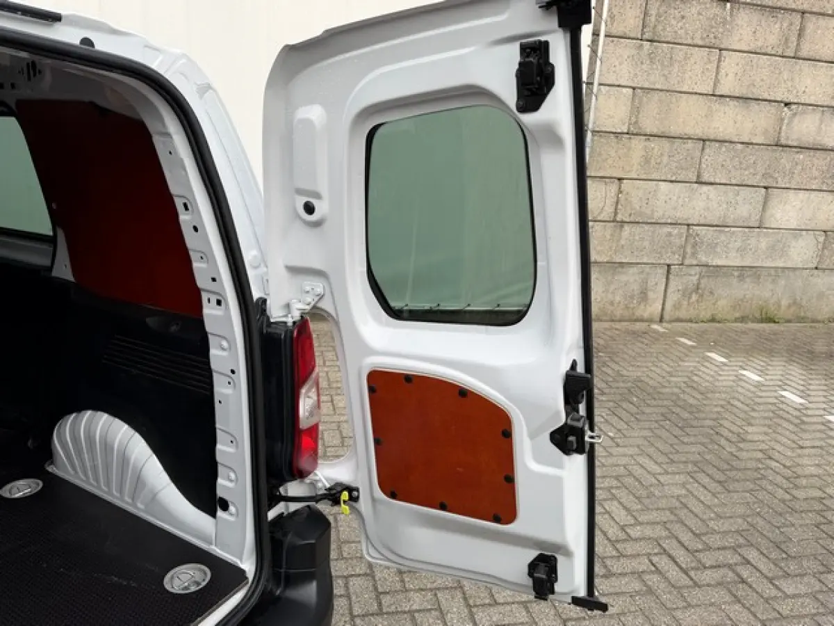 1.5 BlueHDi met Leer, 2 Voorstoelen, PDC, Trekhaak