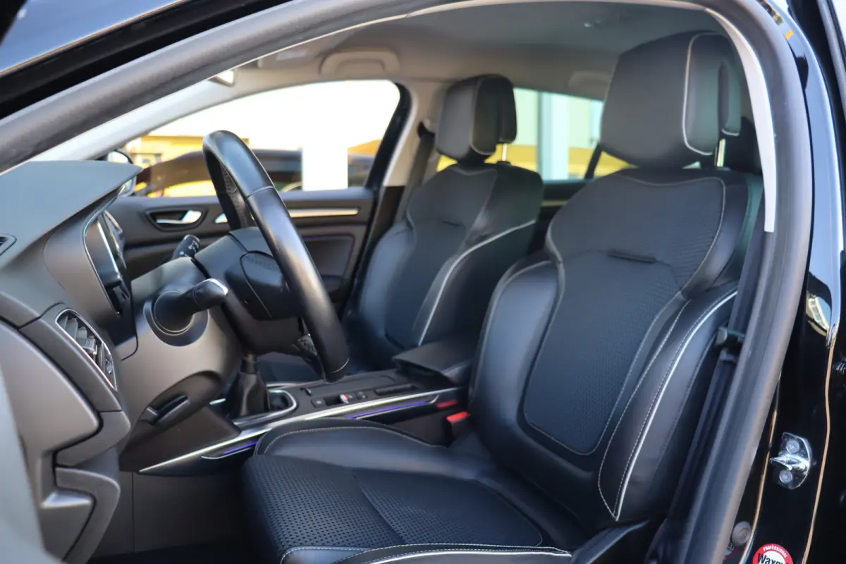 1.3 TCe Bose, Climate, Cruise, Camera A, Dealeronderhouden, PDC V+, Trekhaak, Keyless, Navi, Prijs Is Rijklaar Inclusief 6 Maanden Garantie