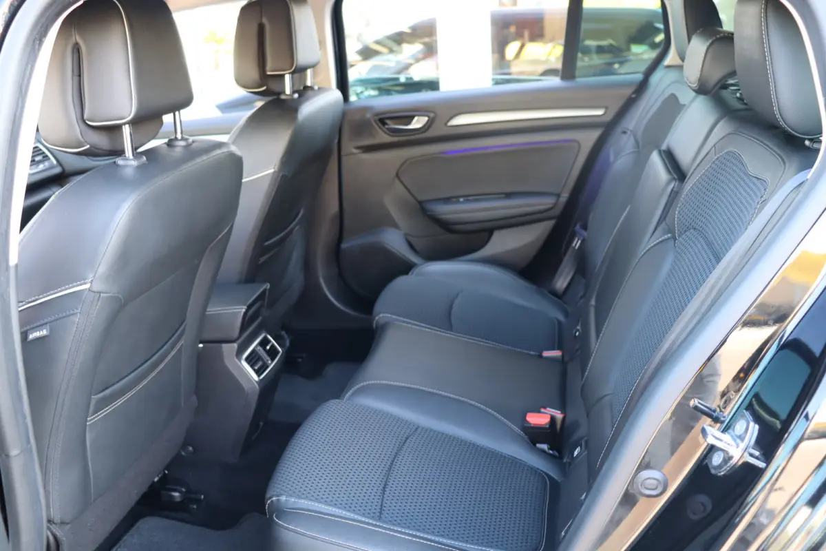 1.3 TCe Bose, Climate, Cruise, Camera A, Dealeronderhouden, PDC V+, Trekhaak, Keyless, Navi, Prijs Is Rijklaar Inclusief 6 Maanden Garantie