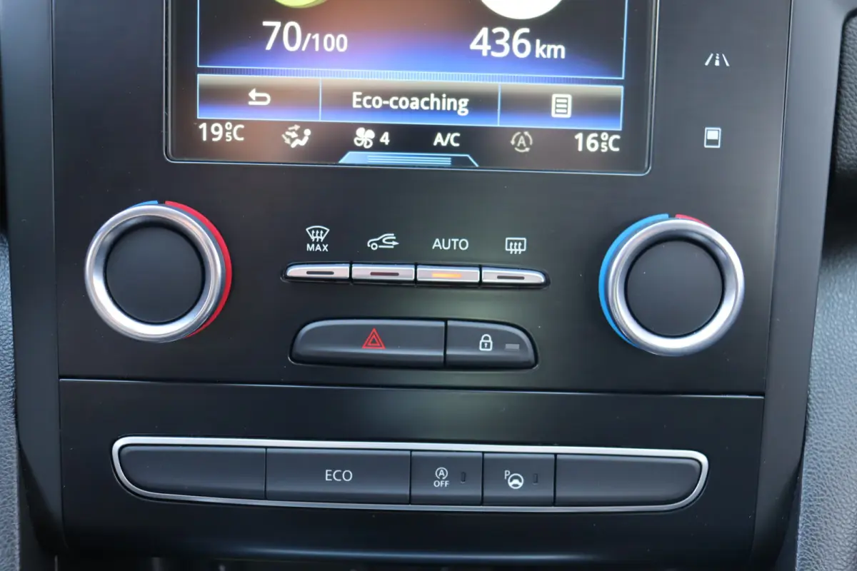1.3 TCe Bose, Climate, Cruise, Camera A, Dealeronderhouden, PDC V+, Trekhaak, Keyless, Navi, Prijs Is Rijklaar Inclusief 6 Maanden Garantie