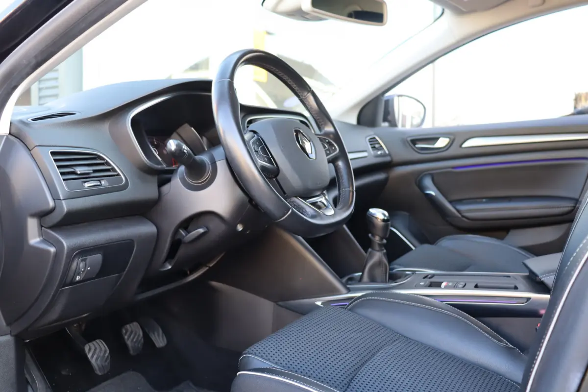 1.3 TCe Bose, Climate, Cruise, Camera A, Dealeronderhouden, PDC V+, Trekhaak, Keyless, Navi, Prijs Is Rijklaar Inclusief 6 Maanden Garantie