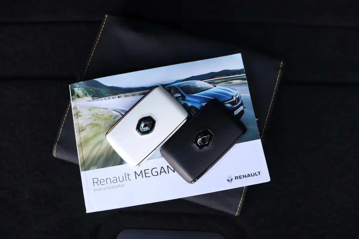 1.3 TCe Bose, Climate, Cruise, Camera A, Dealeronderhouden, PDC V+, Trekhaak, Keyless, Navi, Prijs Is Rijklaar Inclusief 6 Maanden Garantie