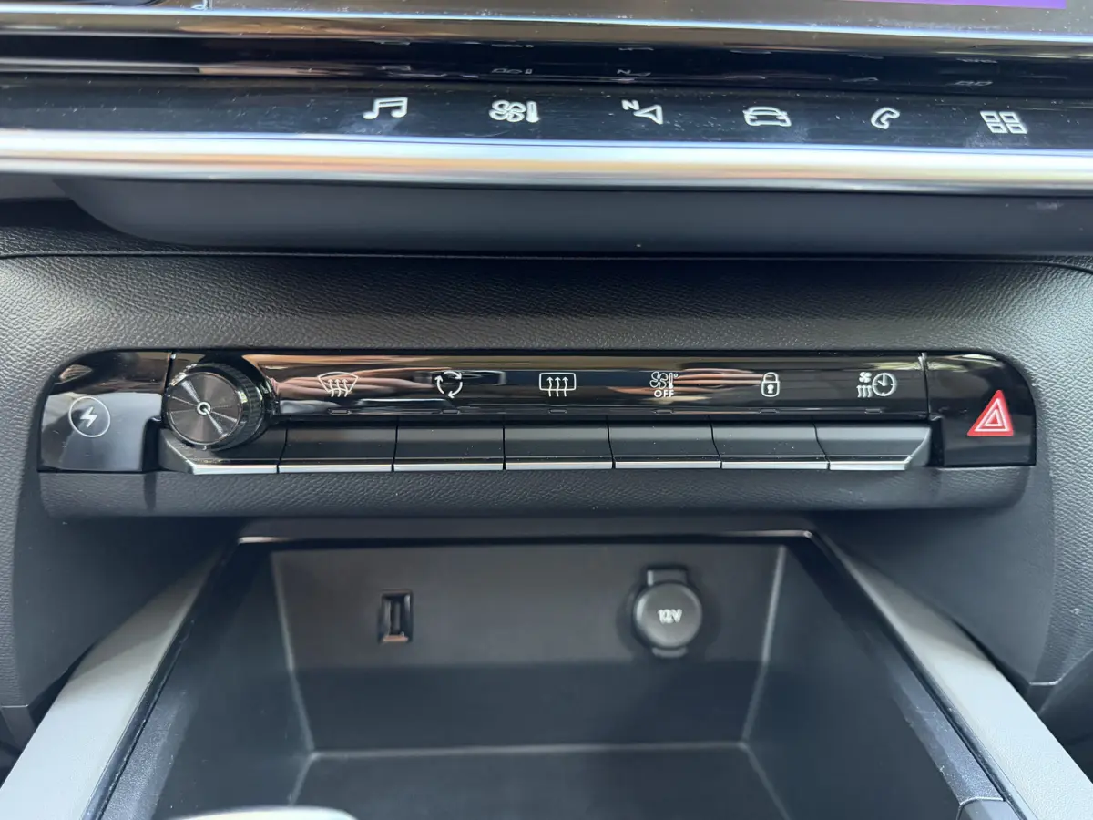 1.6 Plug-in Hybrid 225 Feel / Camera / Sensoren V+A / Keyless / Carplay / 18'' LM /