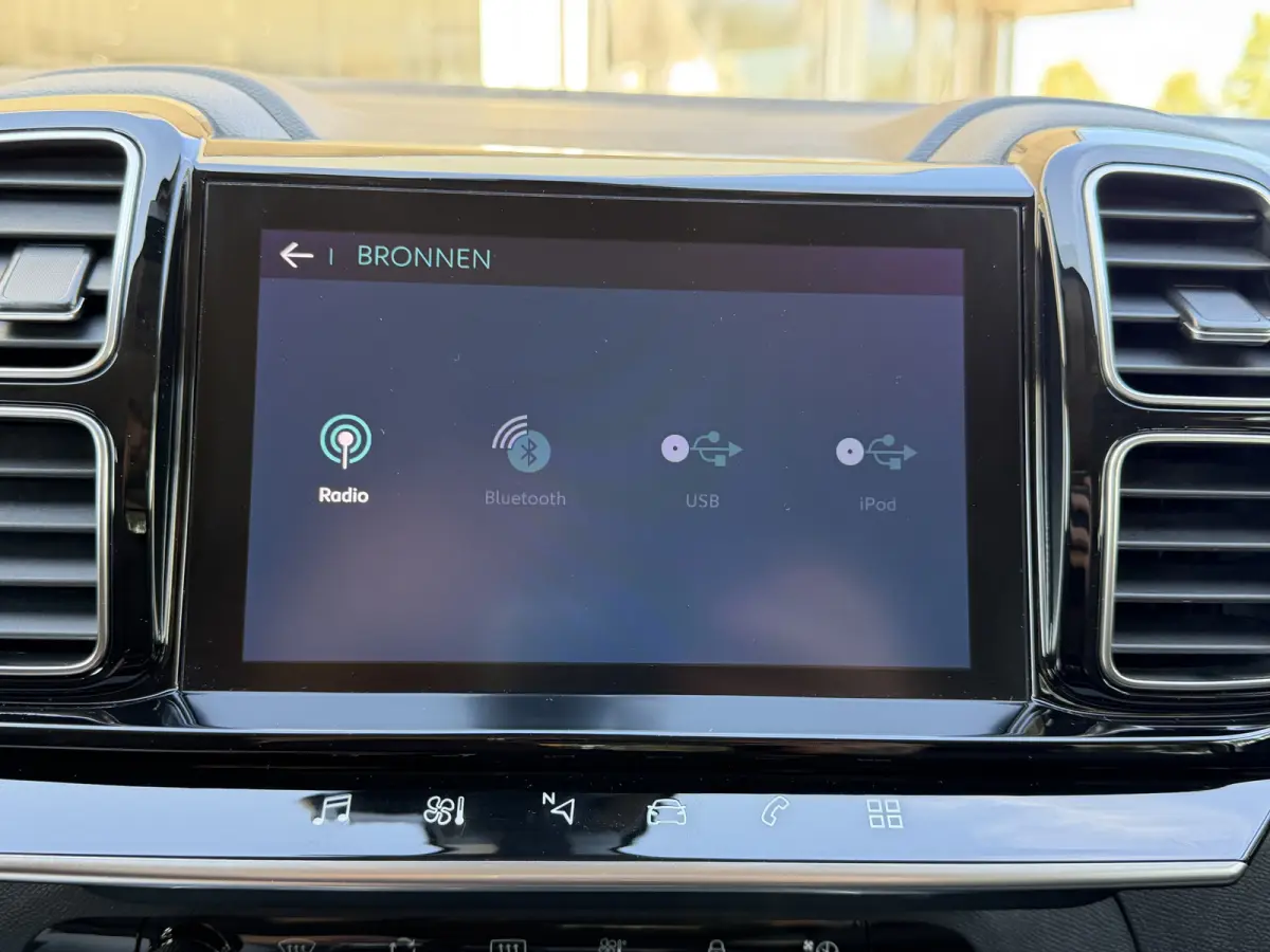 1.6 Plug-in Hybrid 225 Feel / Camera / Sensoren V+A / Keyless / Carplay / 18'' LM /