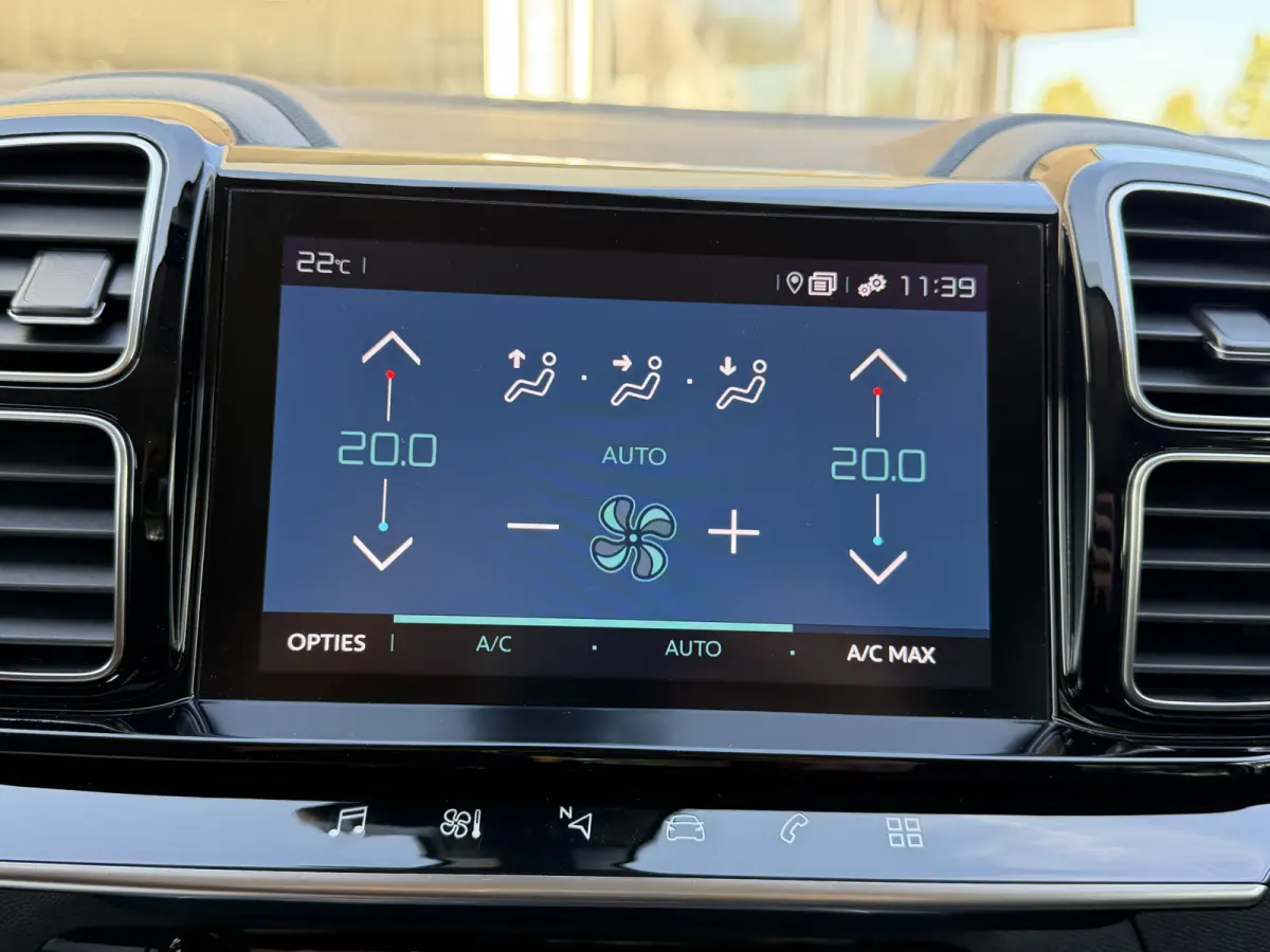 1.6 Plug-in Hybrid 225 Feel / Camera / Sensoren V+A / Keyless / Carplay / 18'' LM /