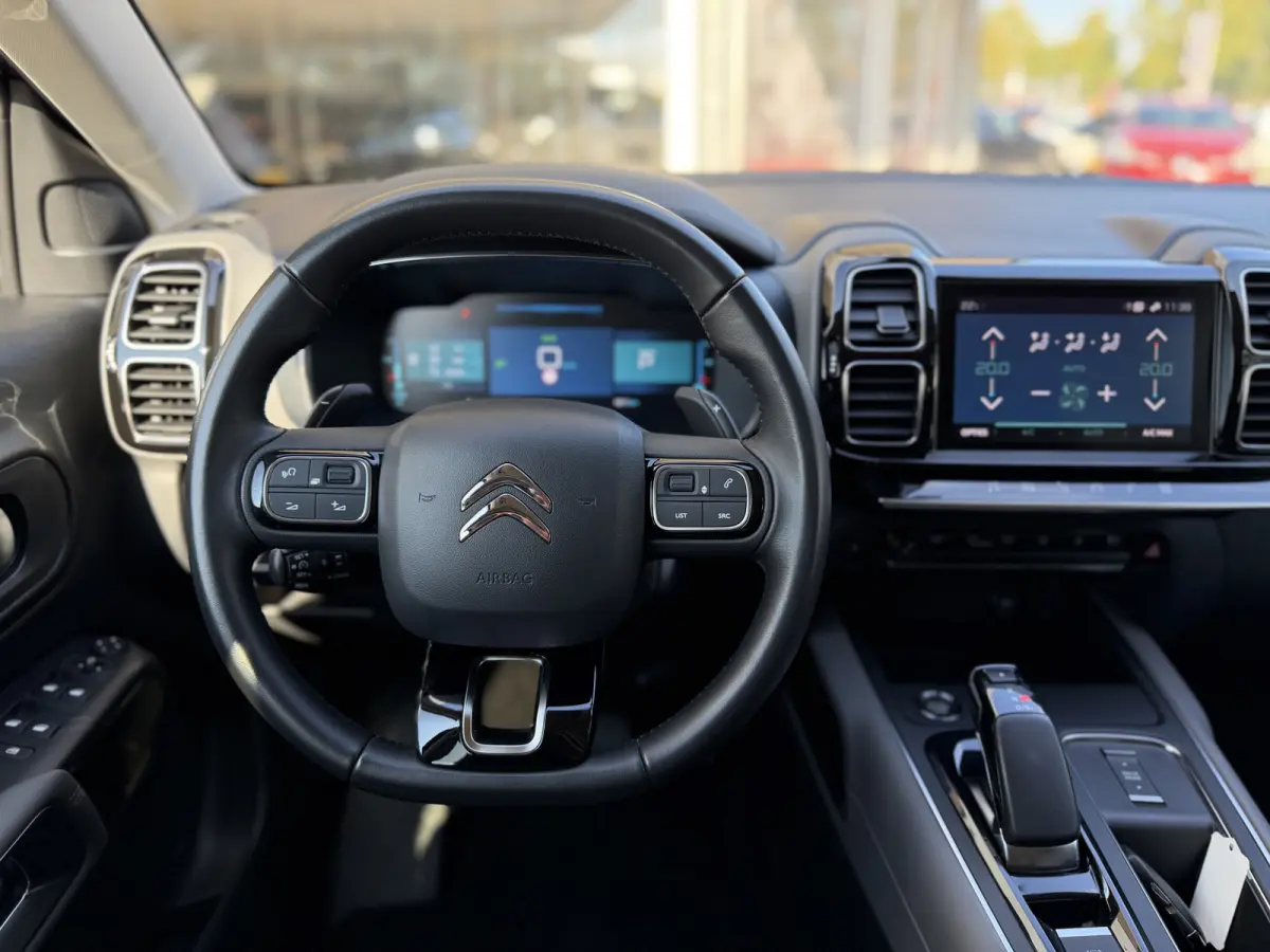 1.6 Plug-in Hybrid 225 Feel / Camera / Sensoren V+A / Keyless / Carplay / 18'' LM /
