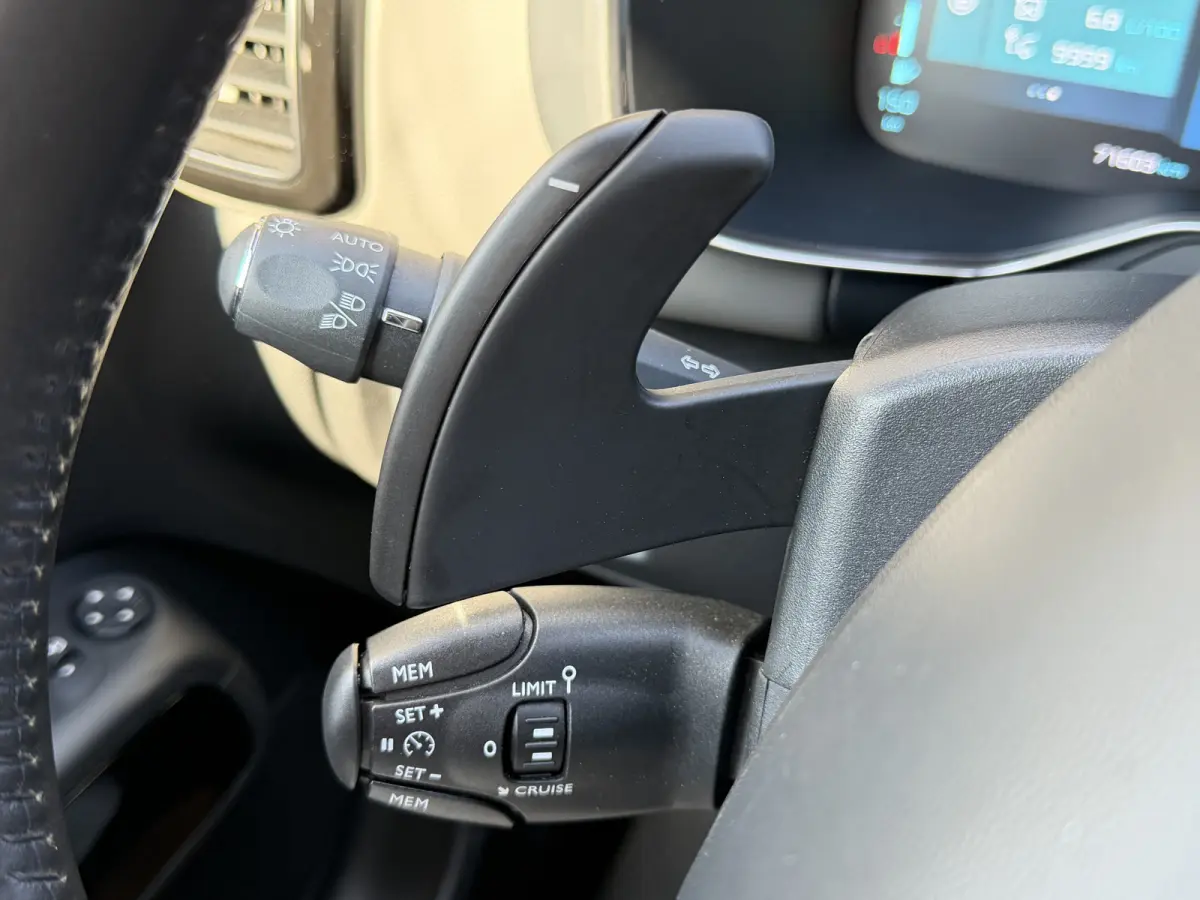 1.6 Plug-in Hybrid 225 Feel / Camera / Sensoren V+A / Keyless / Carplay / 18'' LM /