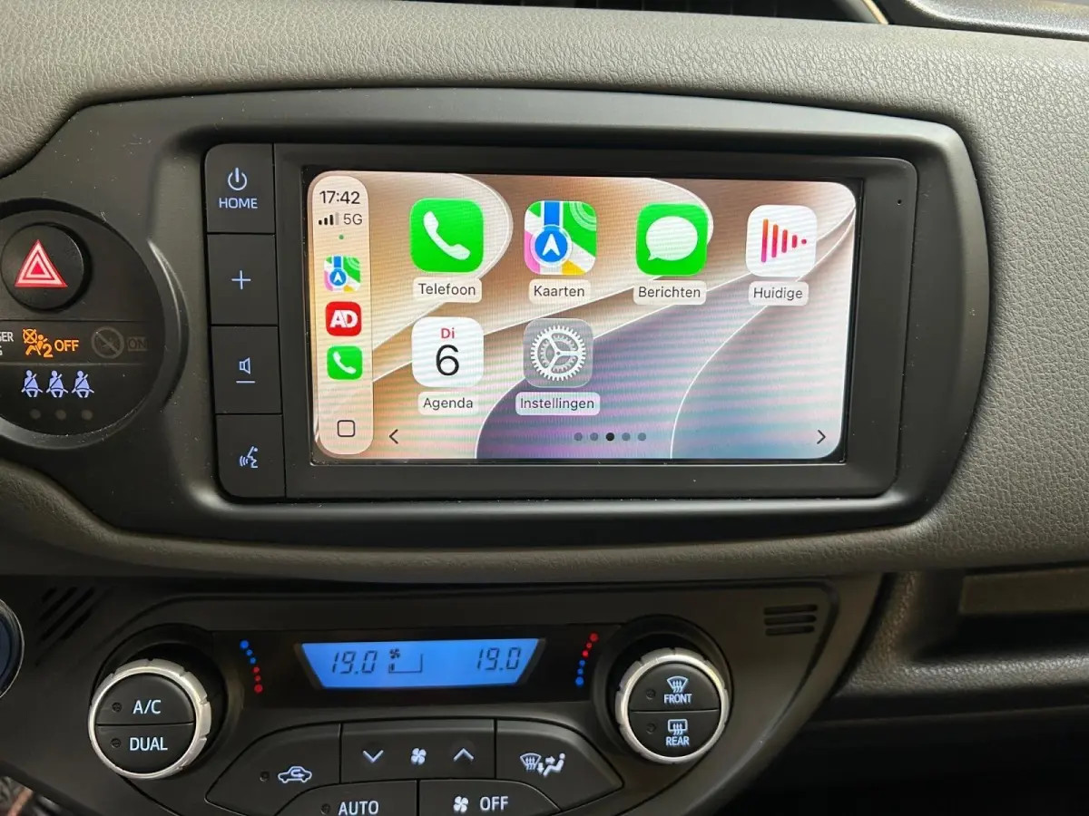 1.5 Hybrid Dynamic | Apple Carplay / Android Auto | Parkeersensoren Voor | Parkeercamera Achter | Lichtsensor + Regensensor | Cruise Control | Rijstrooksensor | 15"Lichtmetalen Velgen