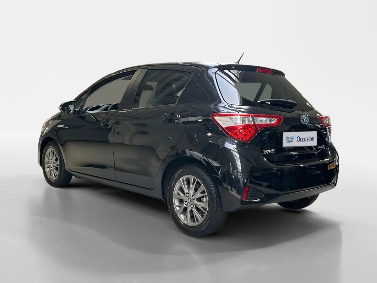 1.5 Hybrid Dynamic | Apple Carplay / Android Auto | Parkeersensoren Voor | Parkeercamera Achter | Lichtsensor + Regensensor | Cruise Control | Rijstrooksensor | 15"Lichtmetalen Velgen