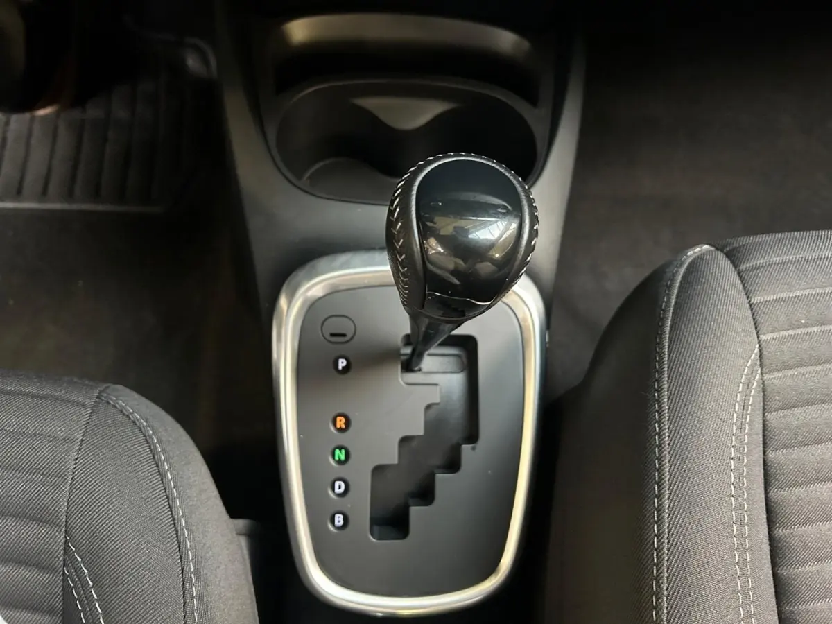 1.5 Hybrid Dynamic | Apple Carplay / Android Auto | Parkeersensoren Voor | Parkeercamera Achter | Lichtsensor + Regensensor | Cruise Control | Rijstrooksensor | 15"Lichtmetalen Velgen