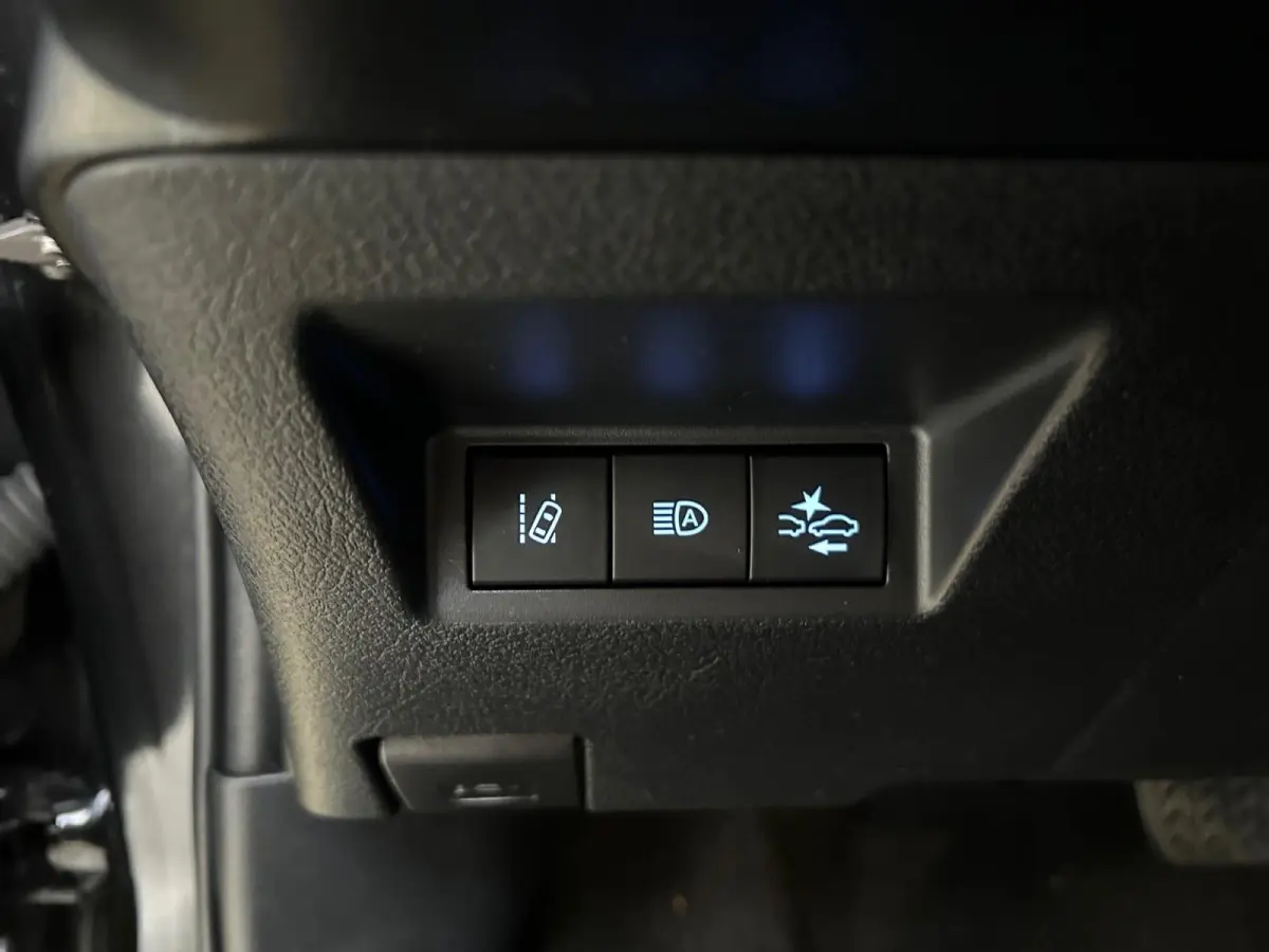 1.5 Hybrid Dynamic | Apple Carplay / Android Auto | Parkeersensoren Voor | Parkeercamera Achter | Lichtsensor + Regensensor | Cruise Control | Rijstrooksensor | 15"Lichtmetalen Velgen