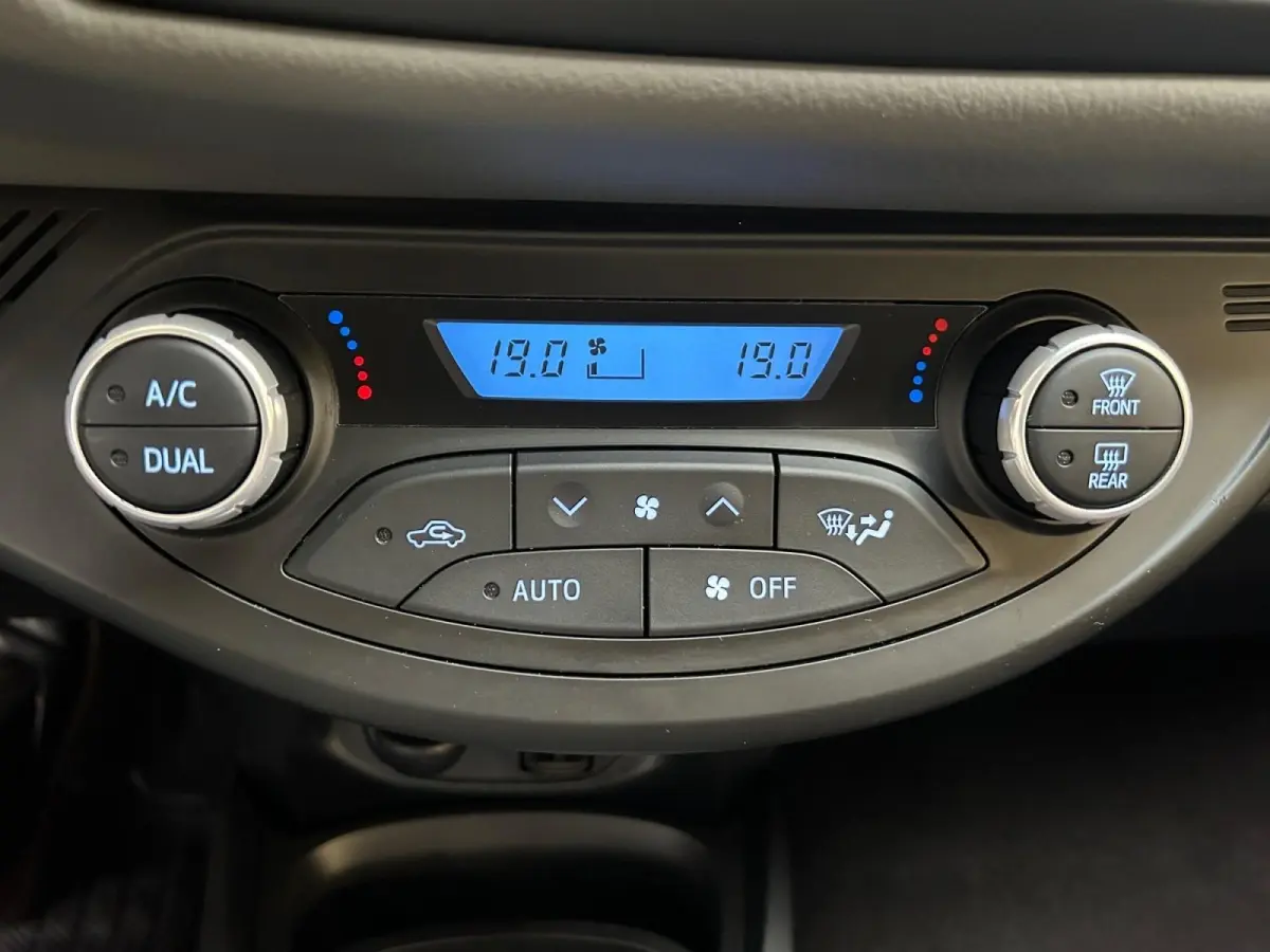1.5 Hybrid Dynamic | Apple Carplay / Android Auto | Parkeersensoren Voor | Parkeercamera Achter | Lichtsensor + Regensensor | Cruise Control | Rijstrooksensor | 15"Lichtmetalen Velgen