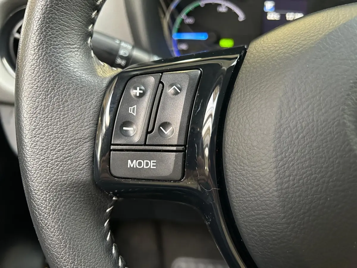 1.5 Hybrid Dynamic | Apple Carplay / Android Auto | Parkeersensoren Voor | Parkeercamera Achter | Lichtsensor + Regensensor | Cruise Control | Rijstrooksensor | 15"Lichtmetalen Velgen