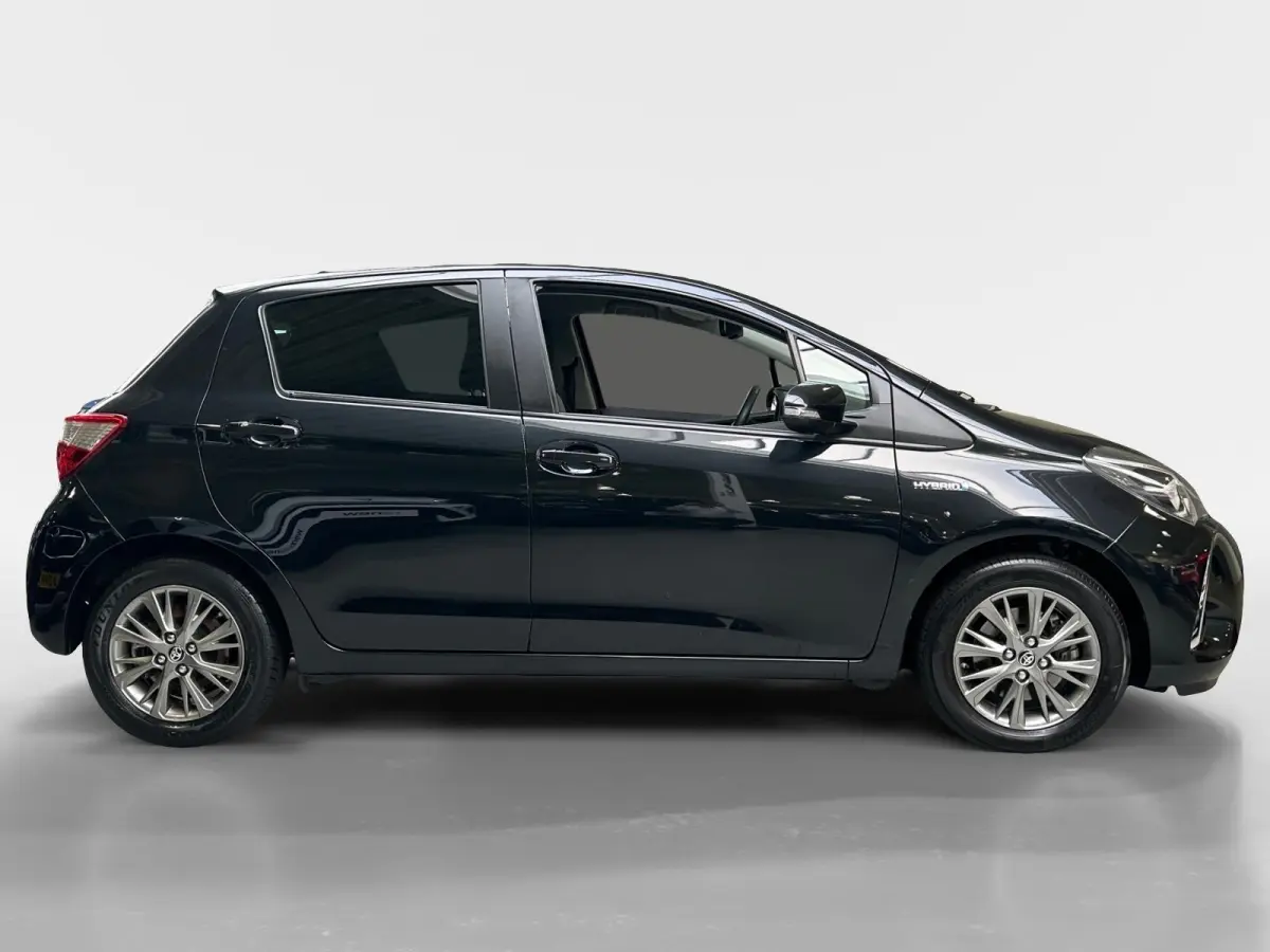 1.5 Hybrid Dynamic | Apple Carplay / Android Auto | Parkeersensoren Voor | Parkeercamera Achter | Lichtsensor + Regensensor | Cruise Control | Rijstrooksensor | 15"Lichtmetalen Velgen