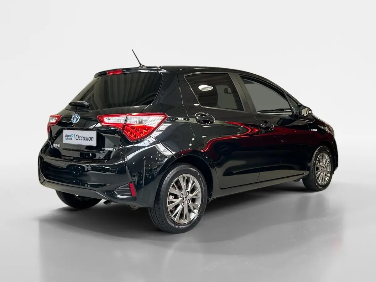 1.5 Hybrid Dynamic | Apple Carplay / Android Auto | Parkeersensoren Voor | Parkeercamera Achter | Lichtsensor + Regensensor | Cruise Control | Rijstrooksensor | 15"Lichtmetalen Velgen