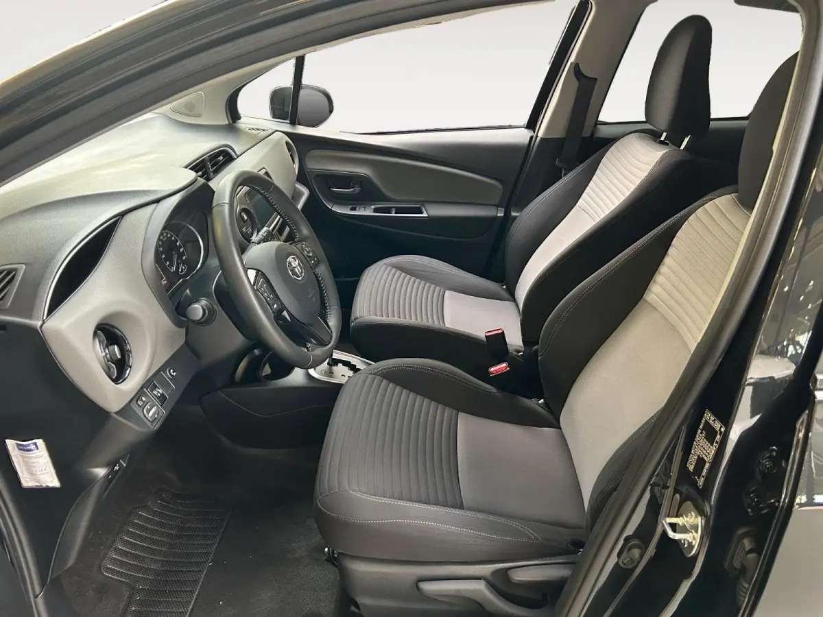 1.5 Hybrid Dynamic | Apple Carplay / Android Auto | Parkeersensoren Voor | Parkeercamera Achter | Lichtsensor + Regensensor | Cruise Control | Rijstrooksensor | 15"Lichtmetalen Velgen