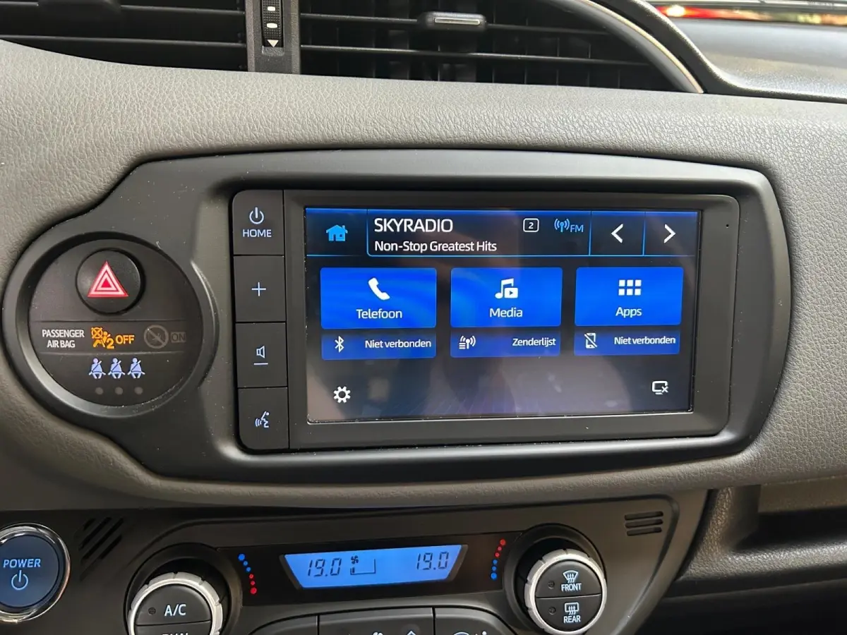 1.5 Hybrid Dynamic | Apple Carplay / Android Auto | Parkeersensoren Voor | Parkeercamera Achter | Lichtsensor + Regensensor | Cruise Control | Rijstrooksensor | 15"Lichtmetalen Velgen